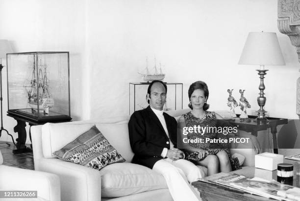 Le Prince Aga Khan IV et la Bégum Salimah dans leur villa 'La Cerbiatta' à Porto Cervo en Sardaigne en aout 1971, Italie.