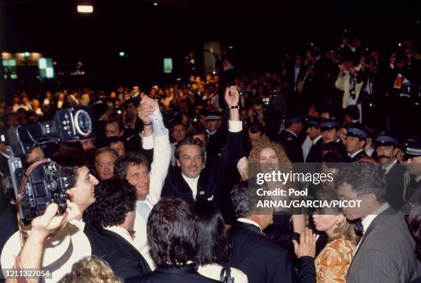 Le ministre de la culture et de la communication Jack Lang, Alain Delon et Domiziana Giordano au Festival international du film à Cannes en France,...