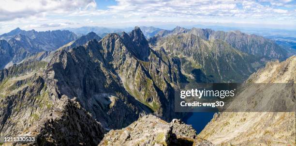 vacances en pologne - vue des tatras polonais élevés depuis le sommet de rysy - tatra photos et images de collection