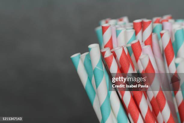 paper drinking straws - paille photos et images de collection