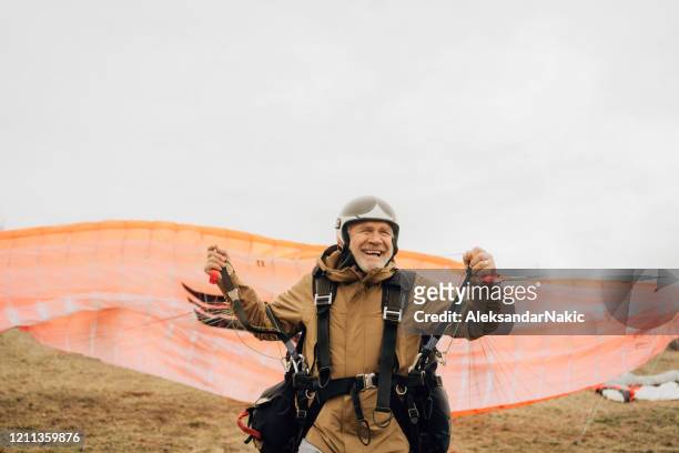 prenditi del tempo libero - paracadutista foto e immagini stock