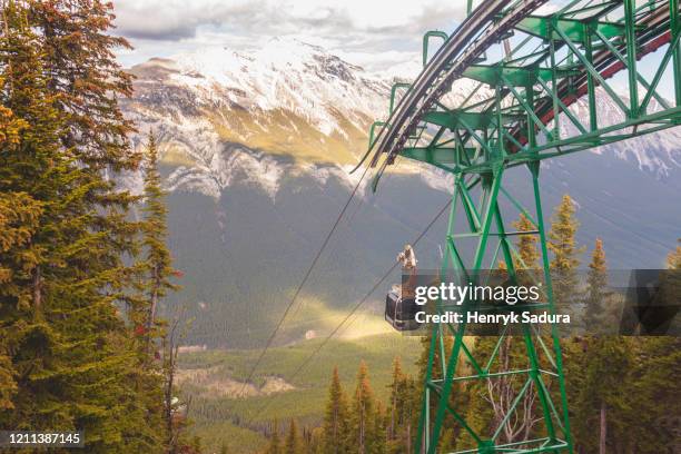 sulphur mountain gondola in banff national park - canmore foto e immagini stock