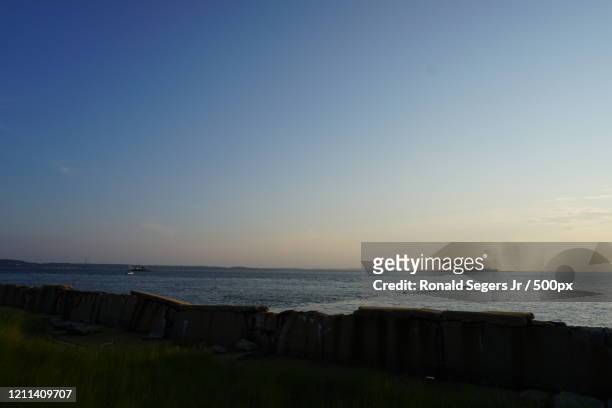 atlantic ocean at sunset, middletown, new jersey, usa - ニュージャージー州サンディフック ストックフォトと画像
