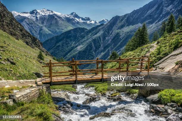 scenic mountain landscape with small bridge over stream, valnontey, cogne, gran paradiso national park, italy - parc national de gran paradiso photos et images de collection