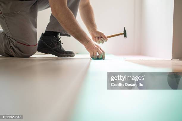 man installing new laminate wood flooring - flooring installation stock pictures, royalty-free photos & images