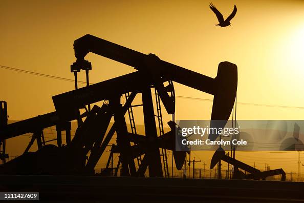 Taft, California, oil fields  April 29, 2020 coronavirus Los Angeles Times photographer Carolyn Cole