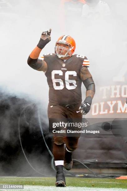 Offensive guard Shawn Lauvao of the Cleveland Browns celebrates during player introductions prior to a game against the Pittsburgh Steelers on...