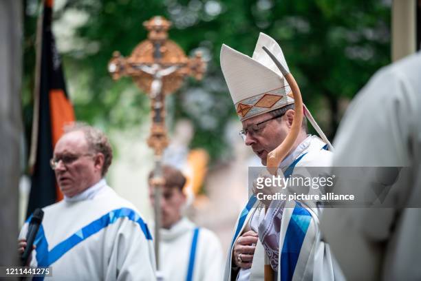 May 2020, North Rhine-Westphalia, Kevelaer: Georg Bätzing , Bishop of Limburg and President of the German Bishops' Conference, holds a prayer in the...