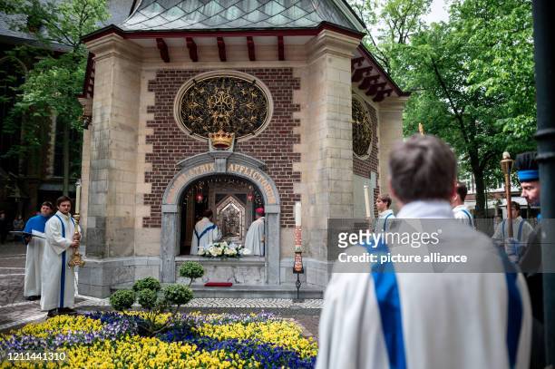 May 2020, North Rhine-Westphalia, Kevelaer: Georg Bätzing , Bishop of Limburg and Chairman of the German Bishops' Conference, holds a prayer in the...
