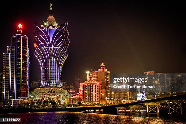 cityscape at night - macao stock-fotos und bilder