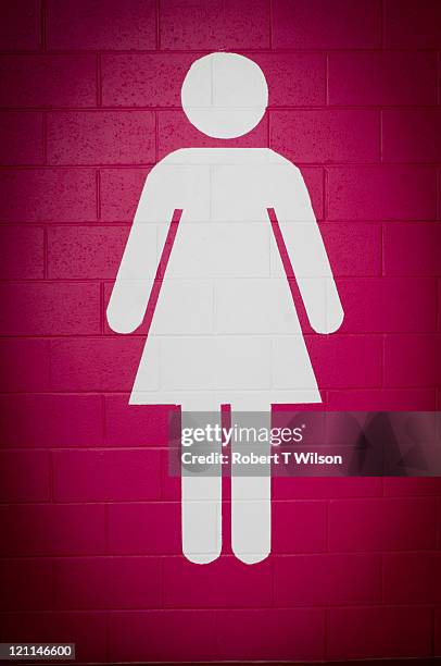 woman's restroom sign - damtoalett skylt bildbanksfoton och bilder