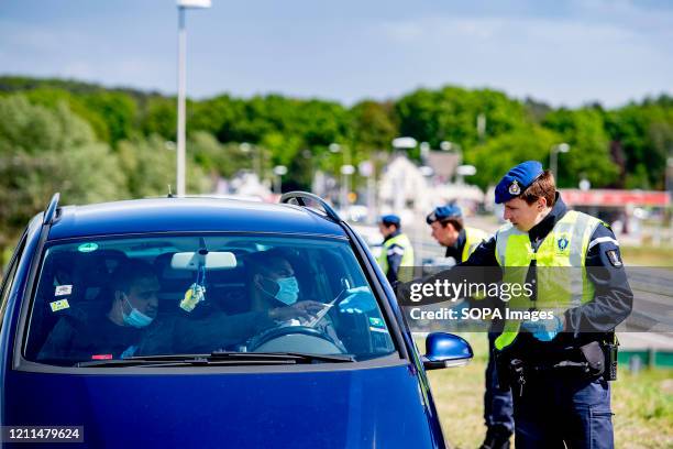 Checkpoint Officers Border Medical Checkpoint Photos and Premium High Res Pictures - Getty Images