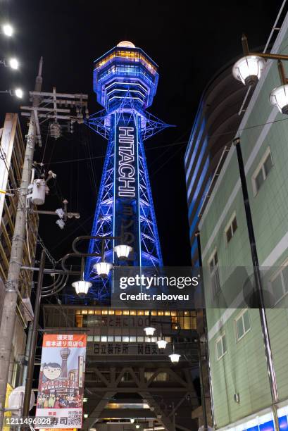 tsutenkaku tower und straße von shinsekai im jahr 2020 - osaka shinsekai food stock-fotos und bilder