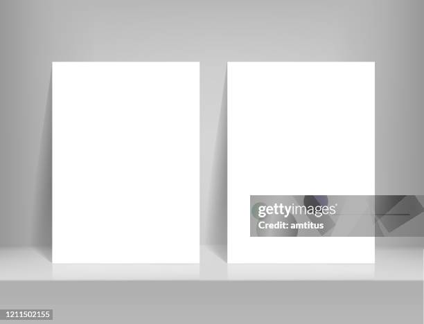 illustrations, cliparts, dessins animés et icônes de maquette de dépliant blanc - transparent slides