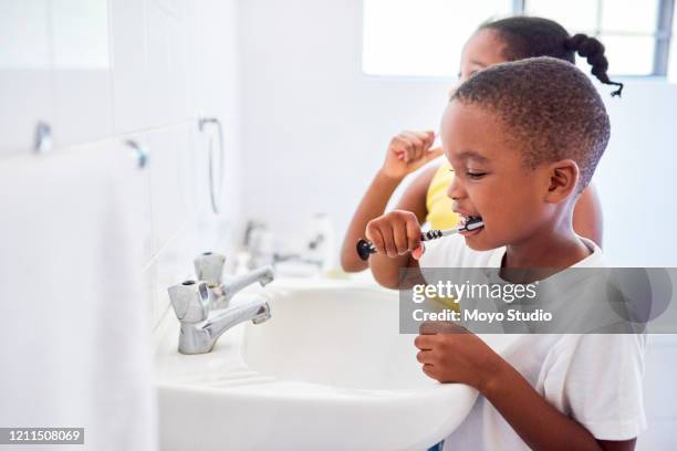 starting the day fresh - kid brushing stock pictures, royalty-free photos & images
