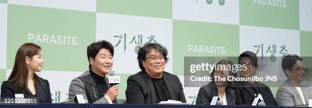 Park So-Dam, Song Kang-Ho, Bong Joon-Ho, Kwak Sin-Ae, Han Jin-Won and Lee Sun-Kyun attend the press conference held for cast and crew of 'Parasite'...