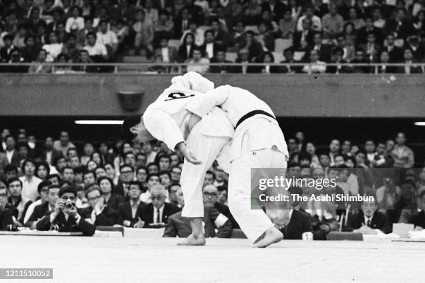 Haruki Uemura and Chonosuke Takagi compete in the final of the All Japan Judo Championship at the Nippon Budokan on April 29, 1973 in Tokyo, Japan.