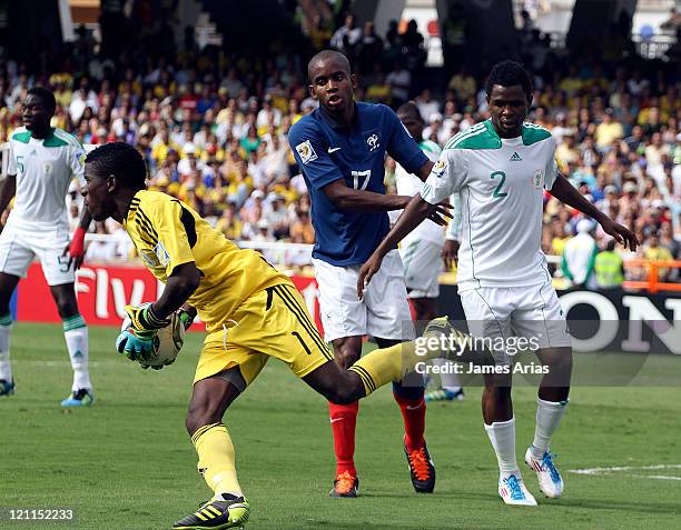Goalkeeper Dami Paul, from Nigeria, fights for the ball with Cedric Bakambu, Francia during the match between France and Nigeria by quarterfinals...