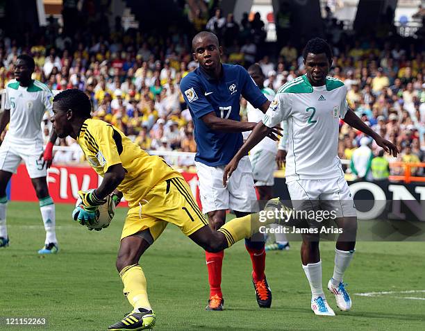 Goalkeeper Dami Paul, from Nigeria, fights for the ball with Cedric Bakambu, Francia during the match between France and Nigeria by quarterfinals...