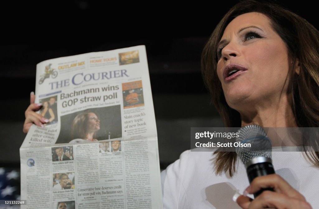 Rick Perry And Michelle Bachmann Address Republican Dinner In Iowa