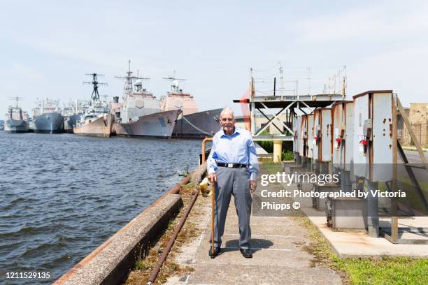 senior wwii royal navy veteran visits philadelphia shipyard - pensilvania stock pictures, royalty-free photos & images