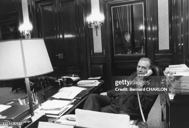 Jean Deflassieux, Directeur des affaires internationales du Crédit Lyonnais dans son bureau le 22 janvier 1982 à Paris, France.