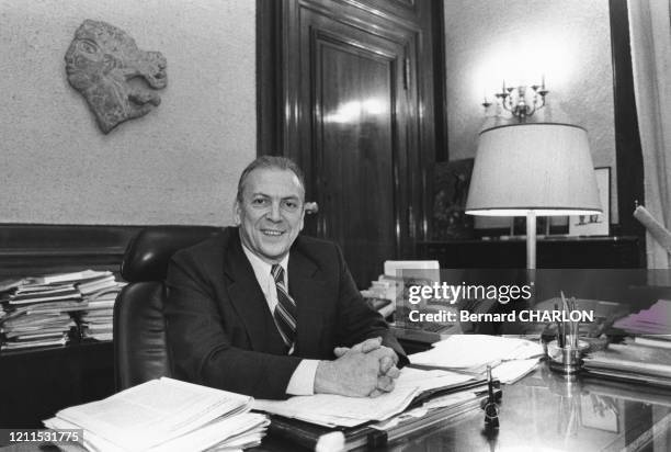 Jean Deflassieux, Directeur des affaires internationales du Crédit Lyonnais dans son bureau le 22 janvier 1982 à Paris, France.