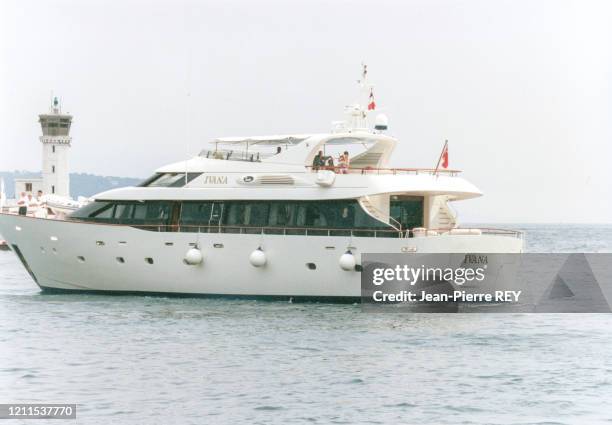 Le yacht de Ivana Trump et Riccardo Mazzucchelli dans la rade de Monaco le 30 juillet 1995.