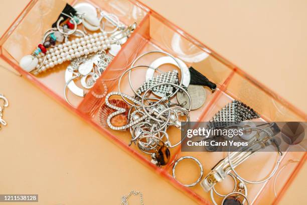 open jewelry box - hair accessory imagens e fotografias de stock