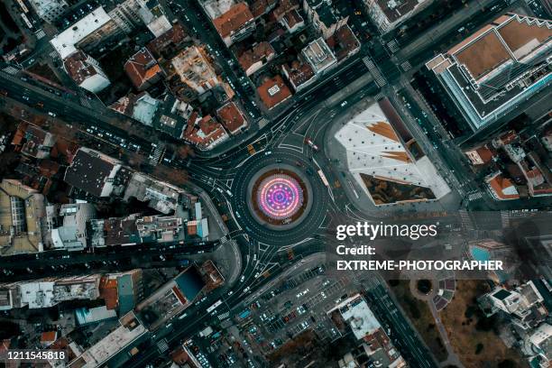 top down view of a slavia square roundabout in belgrade, with it's singing fountain, taken from a drone - belgrade skyline imagens e fotografias de stock