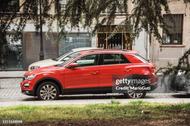 volkswagen t-roc - volkswagen t roc stock pictures, royalty-free photos & images