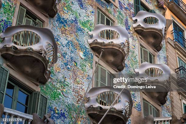 casa batllo, detail of facade, barcelona, spain - casa batlló imagens e fotografias de stock