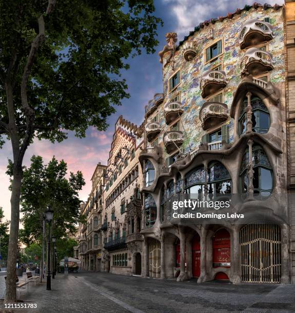 casa batlló in barcelona, spain - gaudi stock-fotos und bilder