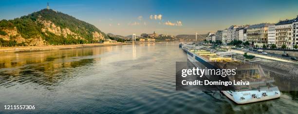 danube river, budapest - fiskarbastionen bildbanksfoton och bilder