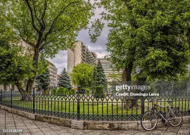 park in budapest. - burg vajdahunyad stock-fotos und bilder