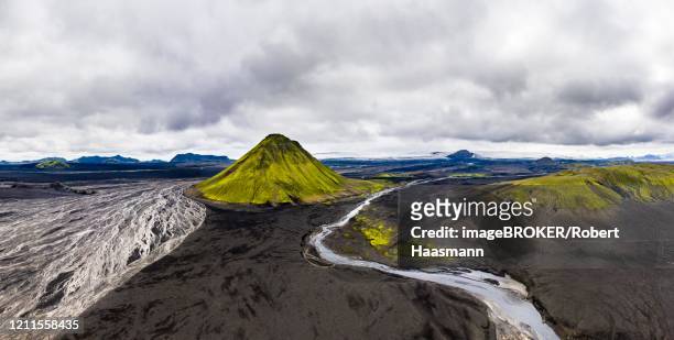 aerial view, maelifell mountain covered with moss, maelifell, black sand desert maelifellssandur, behind glacier myrdalsjoekull, icelandic highlands, iceland - maelifell stock pictures, royalty-free photos & images