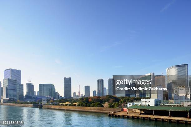 tokyo skyline - rivière sumida photos et images de collection