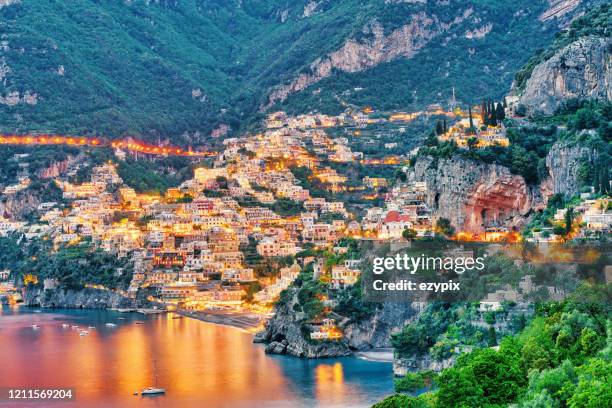 positano - notte - costiera amalfitana - italia - costiera amalfitana foto e immagini stock