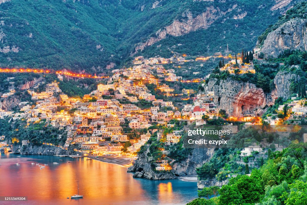 Positano - 's nachts - Amalfi kust - Italië