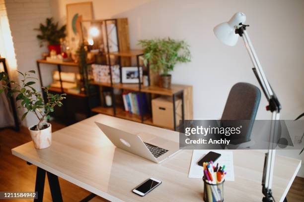 home office - lavoro a domicilio foto e immagini stock