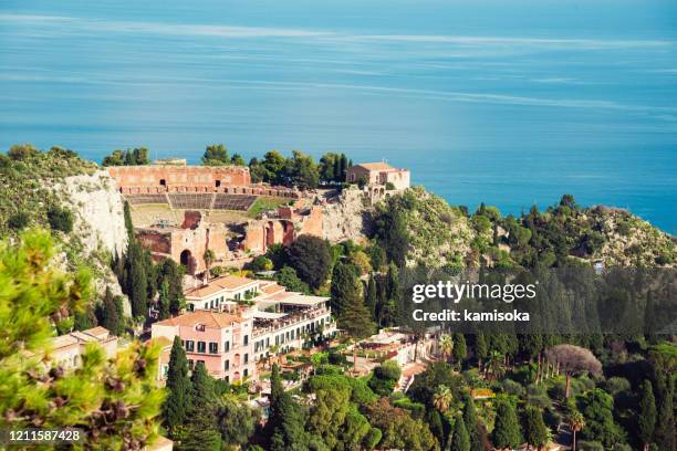 flygfoto över taormina, sicilien, italien - teatro greco taormina bildbanksfoton och bilder