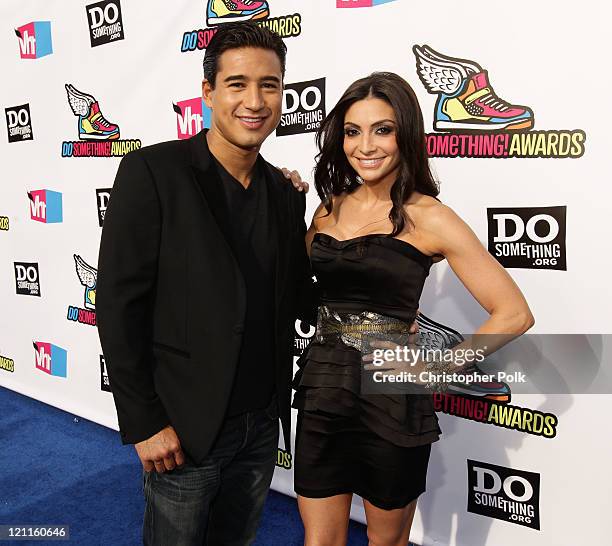 Actor Mario Lopez and Courtney Mazza arrive at the 2011 VH1 Do Something Awards at the Hollywood Palladium on August 14, 2011 in Hollywood,...