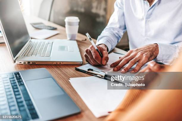 month end reporting, how the pros do it - preencher um formulário imagens e fotografias de stock