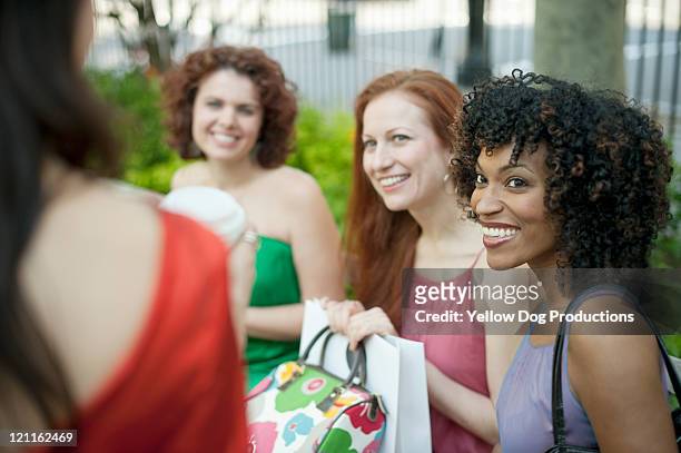 group of women in urban park - alleen mid volwassen vrouwen stockfoto's en -beelden