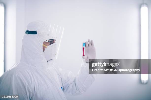man in laboratory expertise blood test - immunology stock pictures, royalty-free photos & images