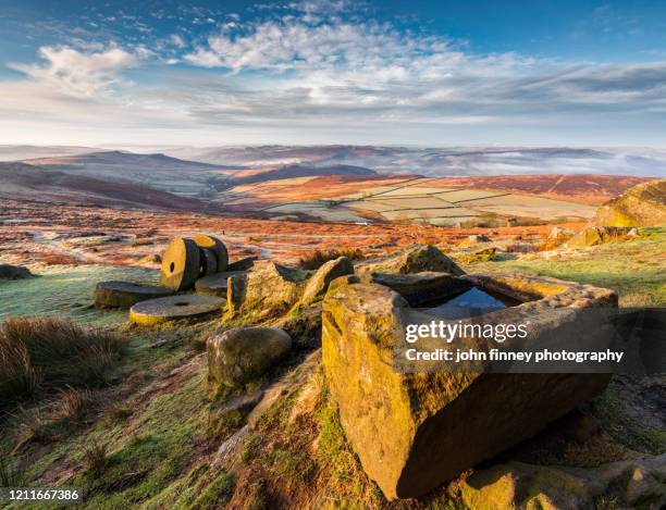 stanage edge millstones at sunrise, derbyshire, peak district. uk - peak district national park stock pictures, royalty-free photos & images