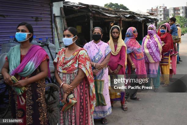 Food Rations Queue Food Donation India Photos and Premium High Res Pictures - Getty Images
