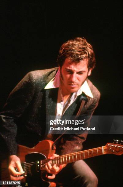 Springsteen Webmley 1981 262 Bruce Springsteen Performs At Wembley Stock Photos, High-Res ...