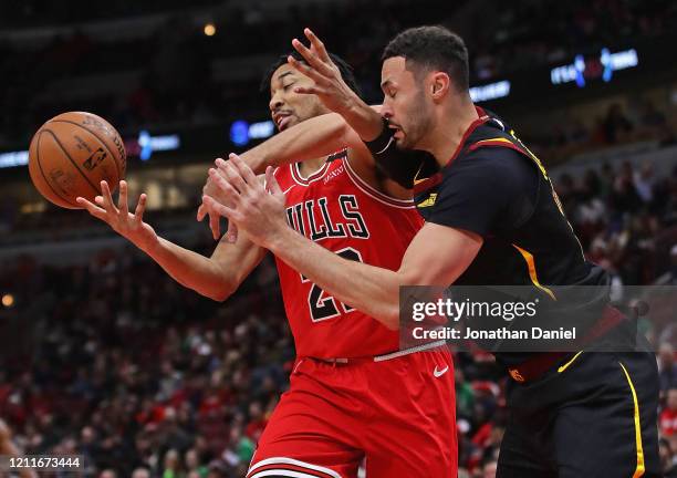 Otto Porter Jr. #22 of the Chicago Bulls and Larry Nance Jr. #22 of the Cleveland Cavaliers battle for the ball at the United Center on March 10,...