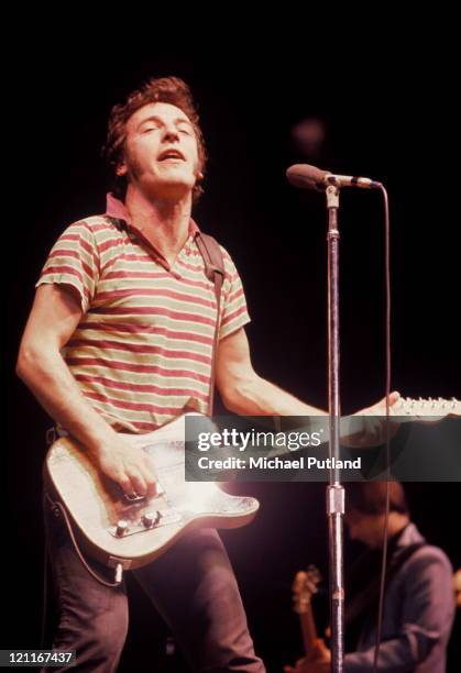 Springsteen Webmley 1981 Bruce Springsteen London Photos and Premium High Res Pictures - Getty ...